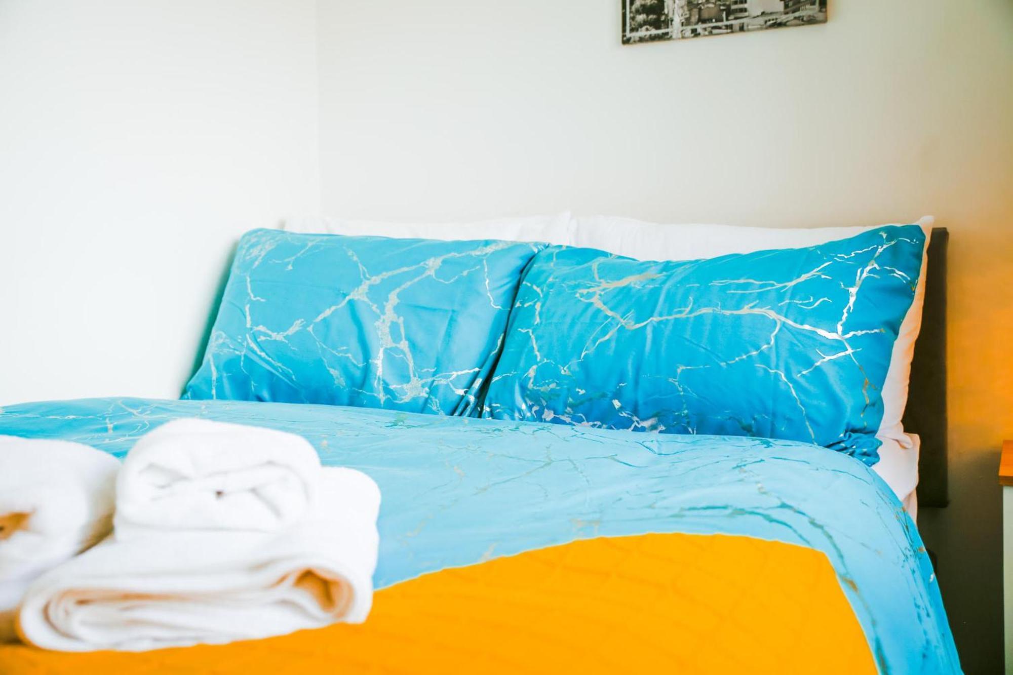 The Wynne House - 3 Bedroom Luxury House With 5 Beds & Free Parking Near Centre, And A Walking Distance To The Etihad Stadium & Coop Live Arena Vakantiehuis