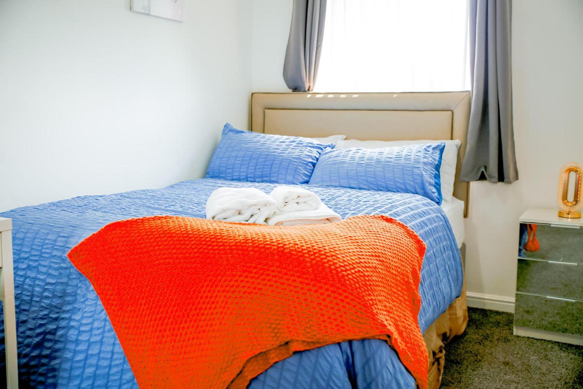 The Wynne House - 3 Bedroom Luxury House With 5 Beds & Free Parking Near Centre, And A Walking Distance To The Etihad Stadium & Coop Live Arena Manchester