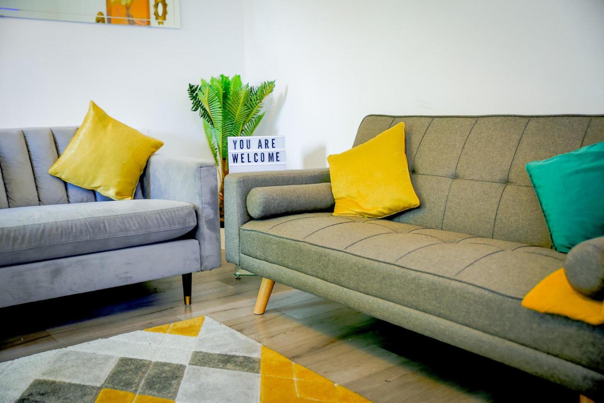 The Wynne House - 3 Bedroom Luxury House With 5 Beds & Free Parking Near Centre, And A Walking Distance To The Etihad Stadium & Coop Live Arena Vakantiehuis *