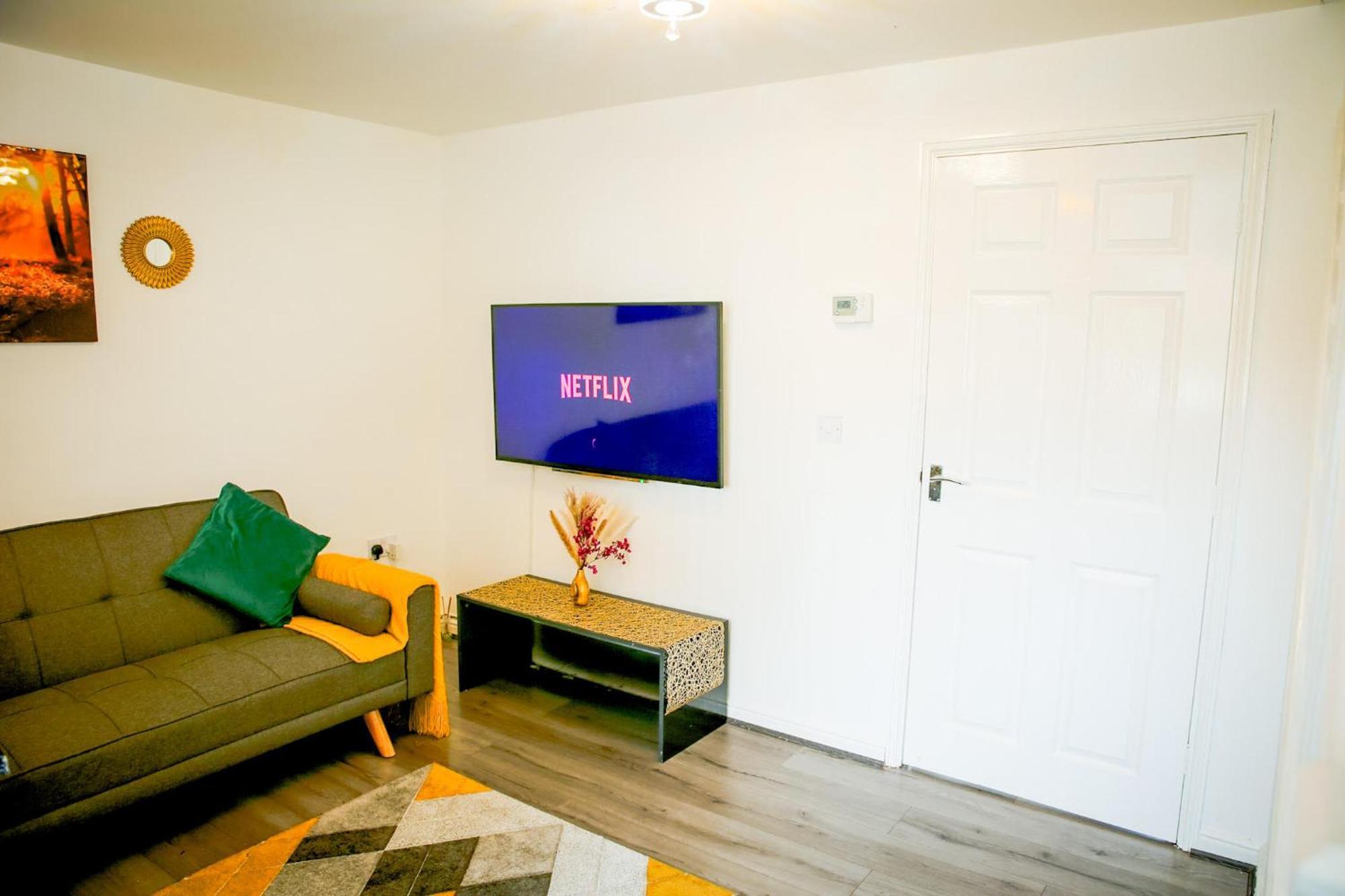 Vakantiehuis The Wynne House - 3 Bedroom Luxury House With 5 Beds & Free Parking Near Centre, And A Walking Distance To The Etihad Stadium & Coop Live Arena *