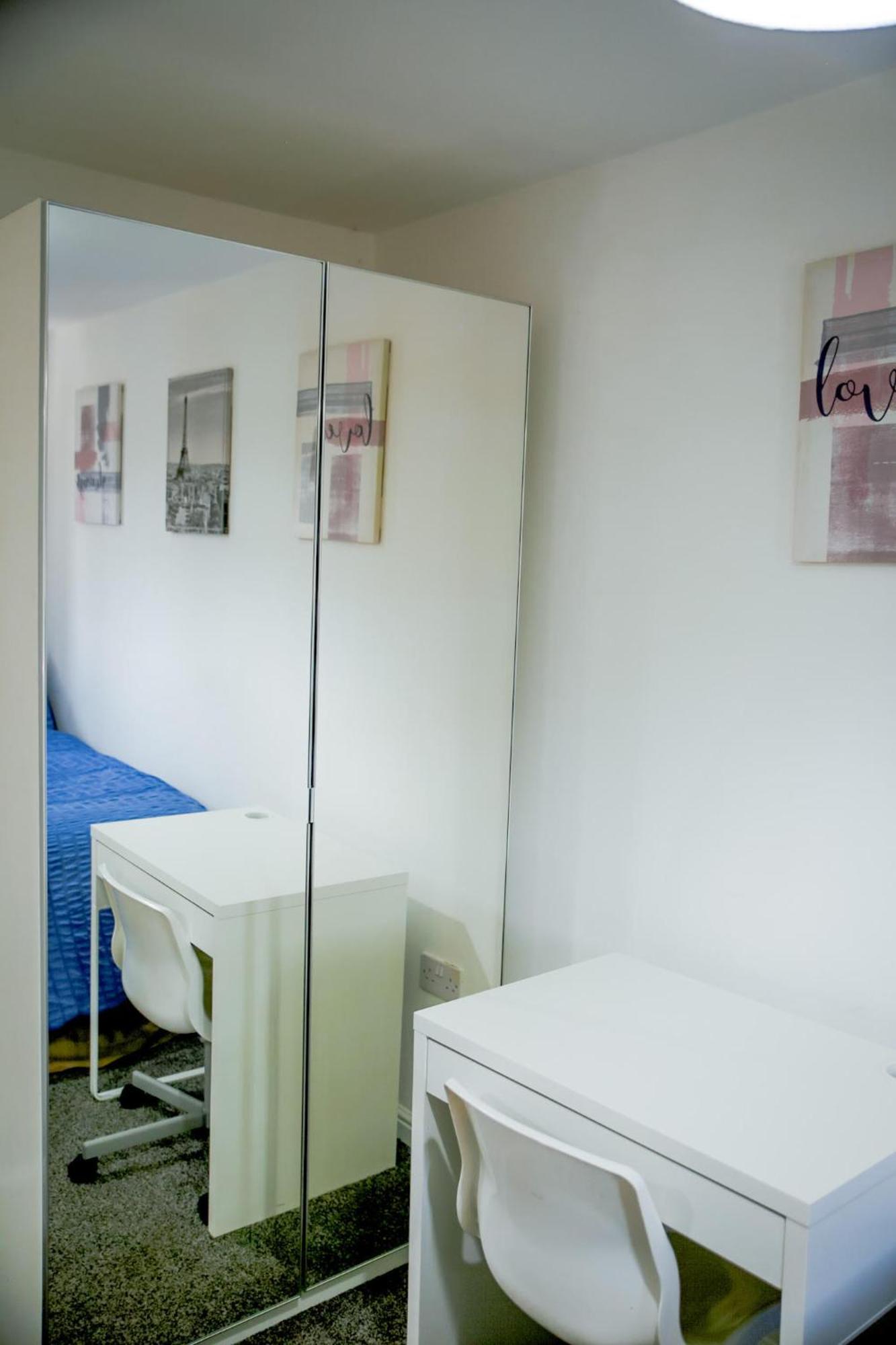 The Wynne House - 3 Bedroom Luxury House With 5 Beds & Free Parking Near Centre, And A Walking Distance To The Etihad Stadium & Coop Live Arena Manchester