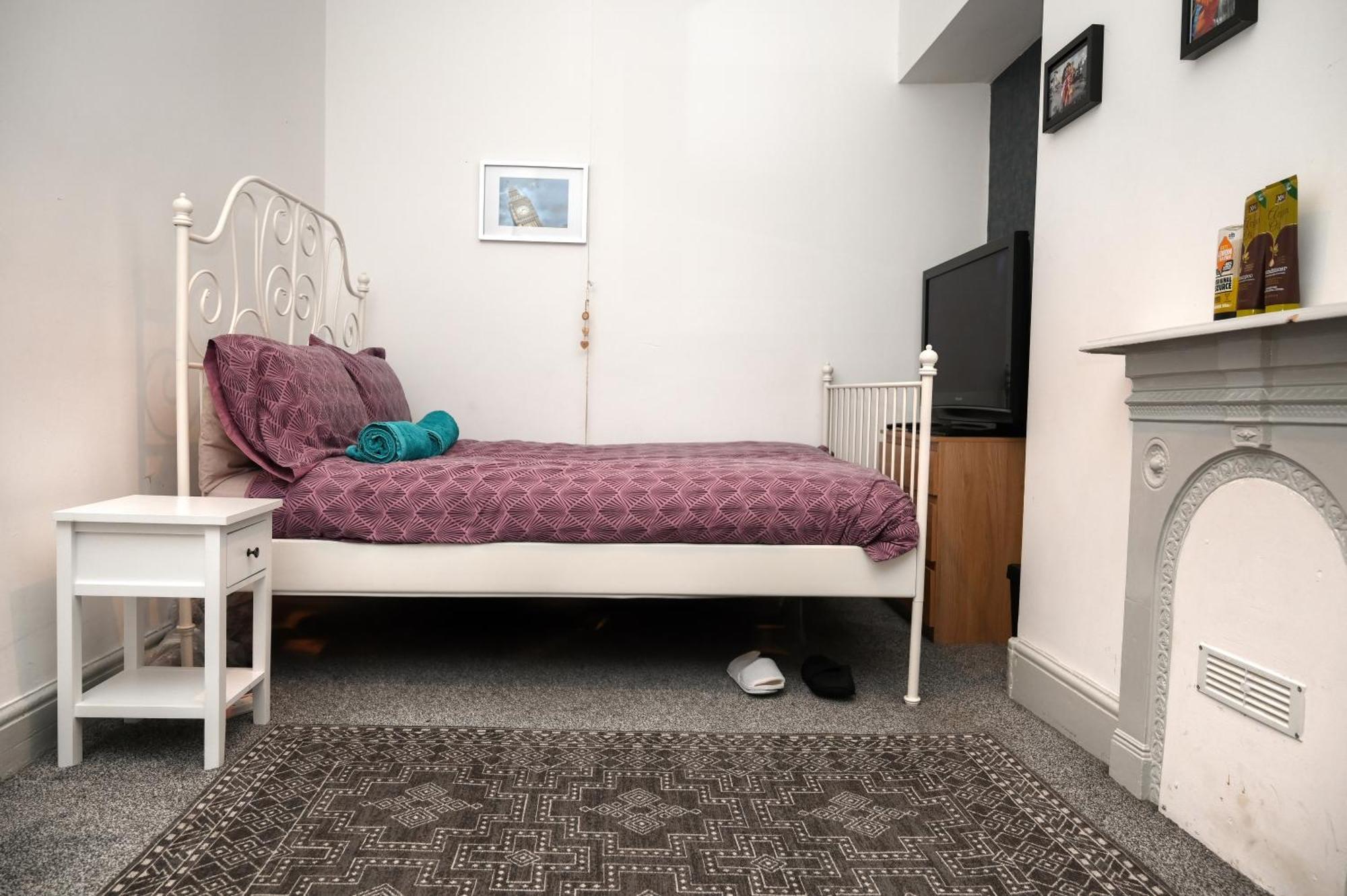 Audenshaw Spacious Double * Manchester