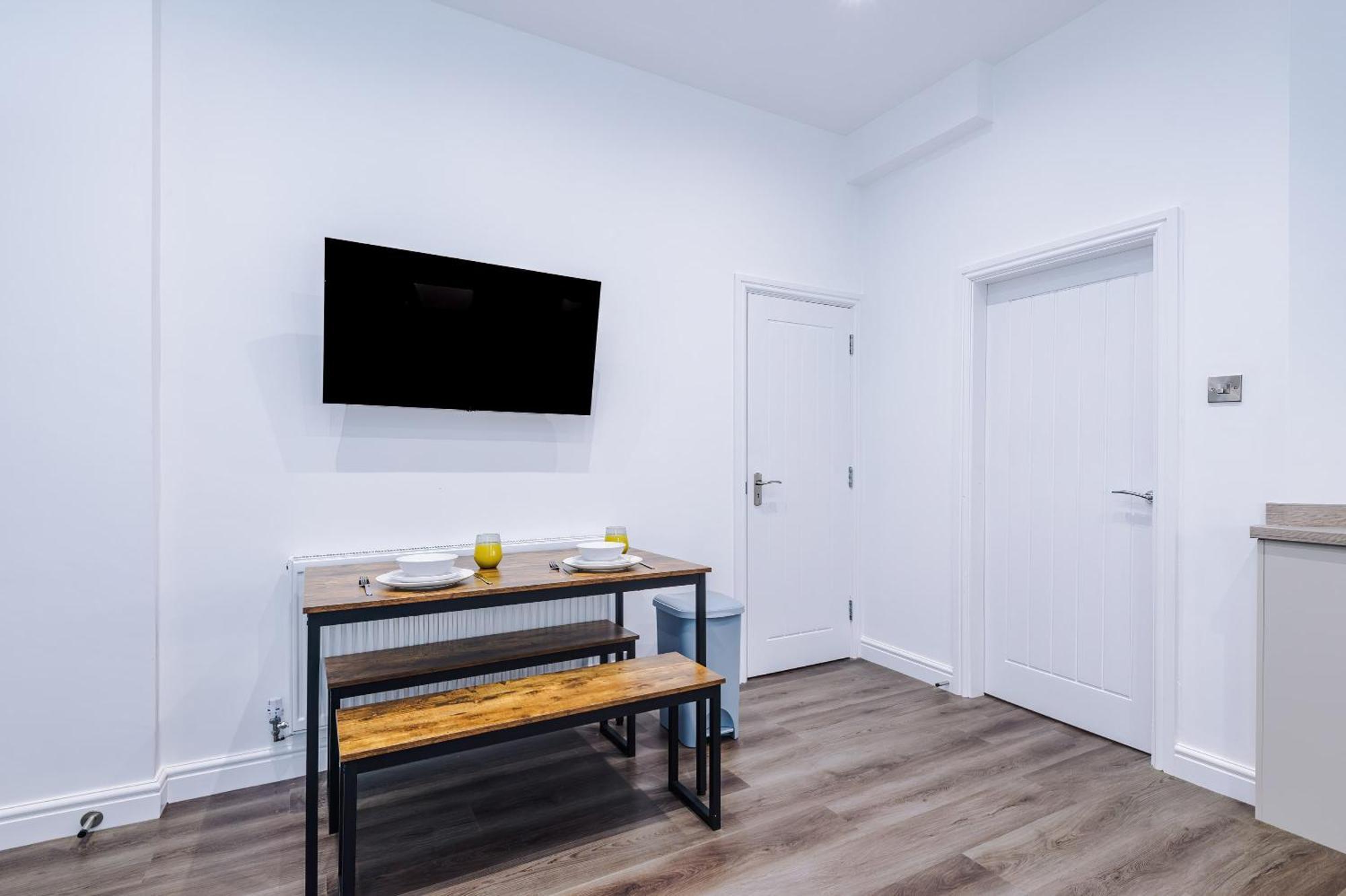 Newly Refurbished 2bedroom By The Coop Arena