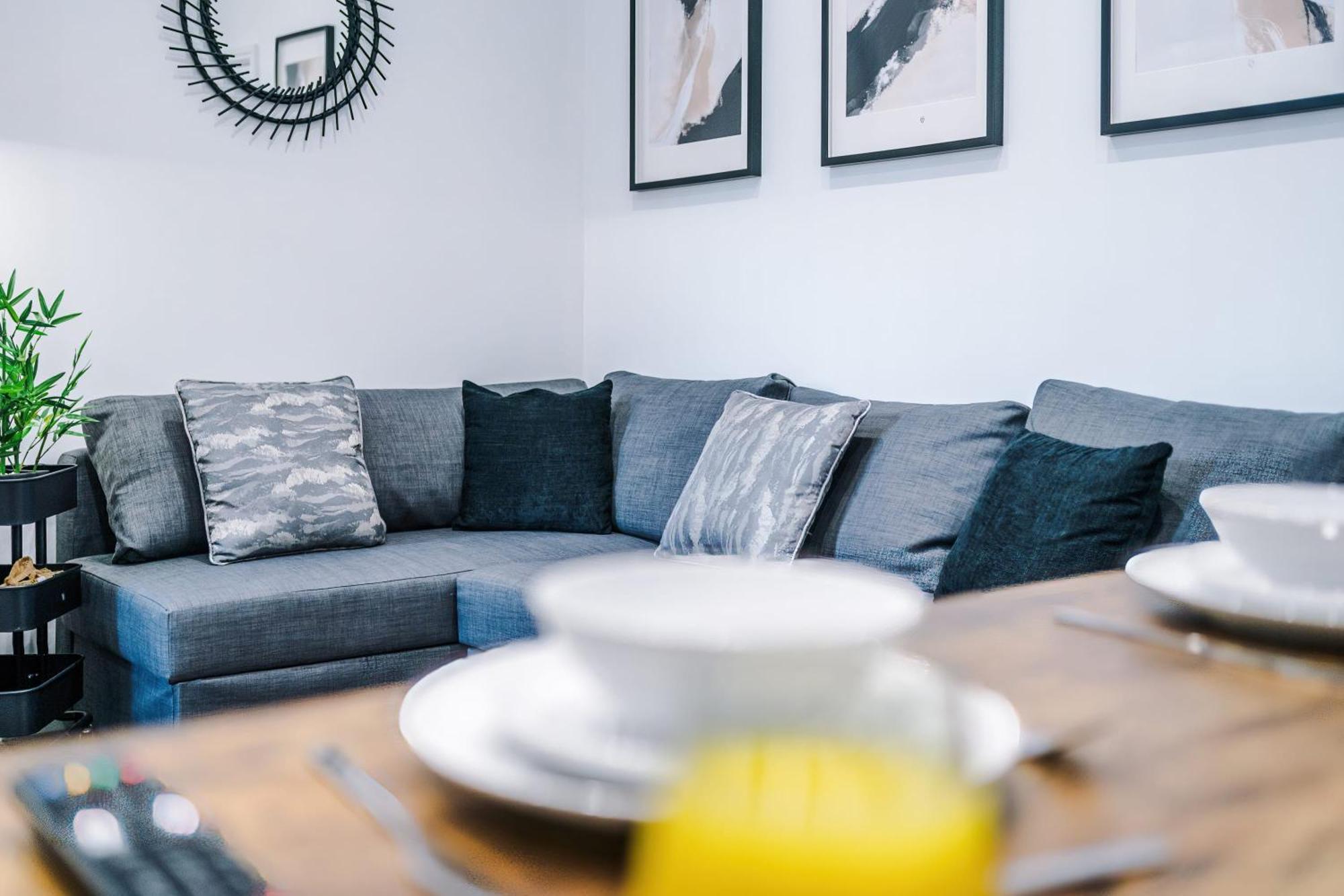 Newly Refurbished 2bedroom By The Coop Arena Apartment *