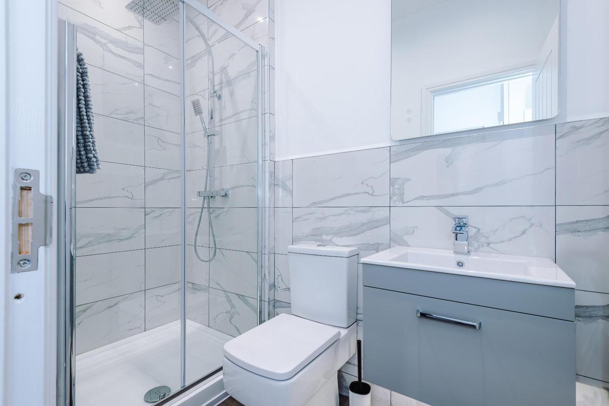 Apartment Newly Refurbished 2bedroom By The Coop Arena *