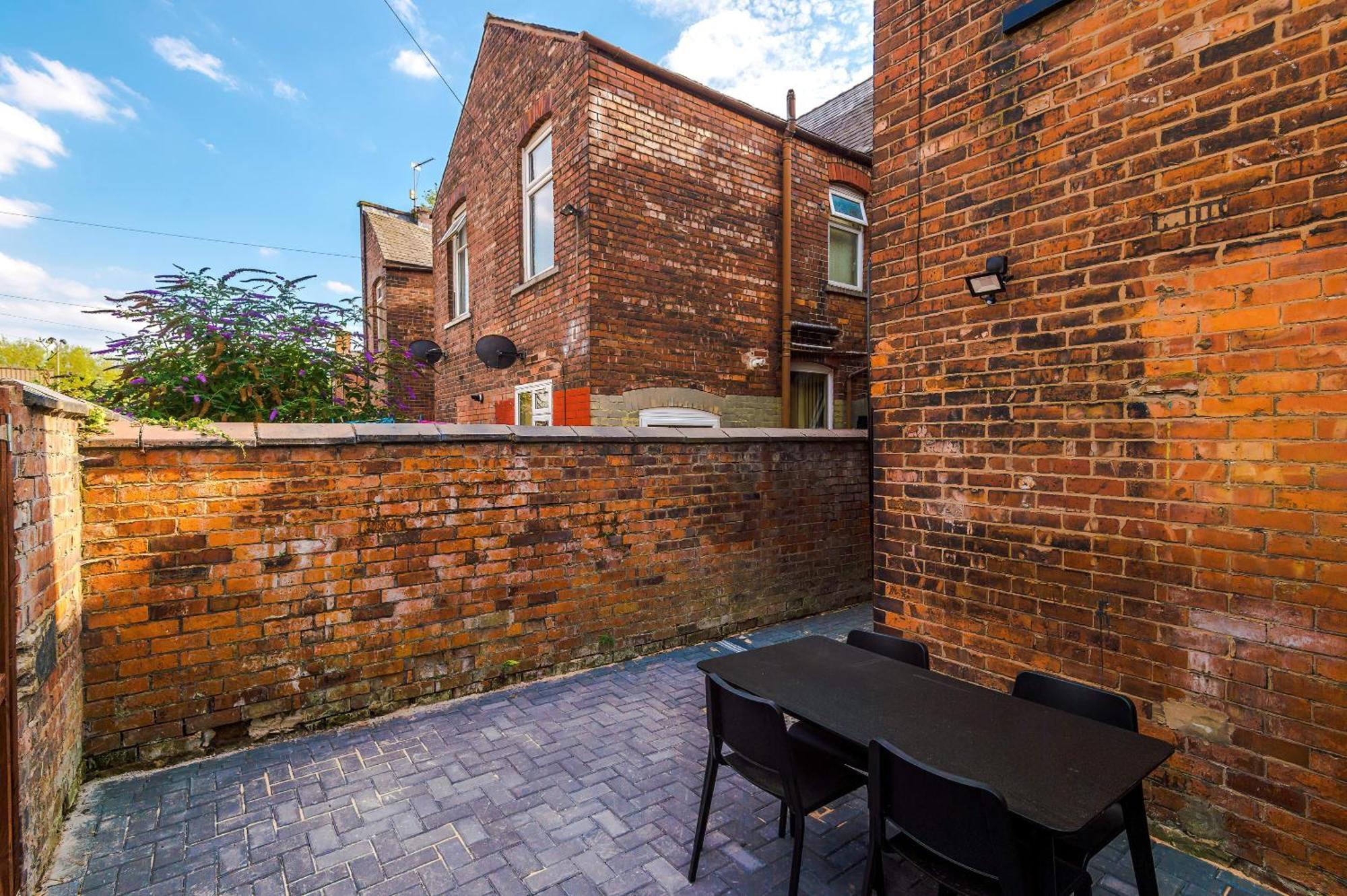 Newly Refurbished 2bedroom By The Coop Arena Manchester