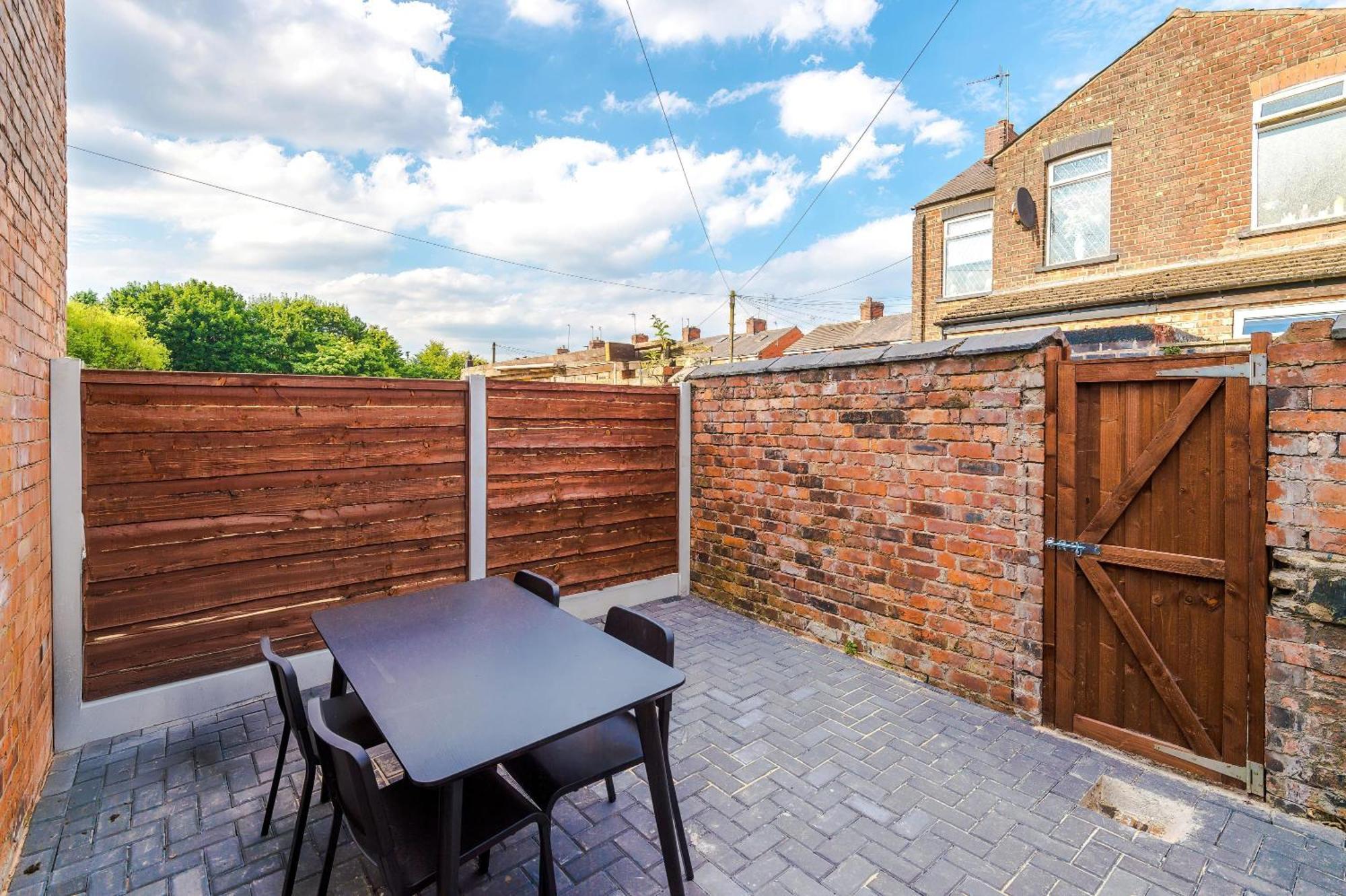 Newly Refurbished 2bedroom By The Coop Arena