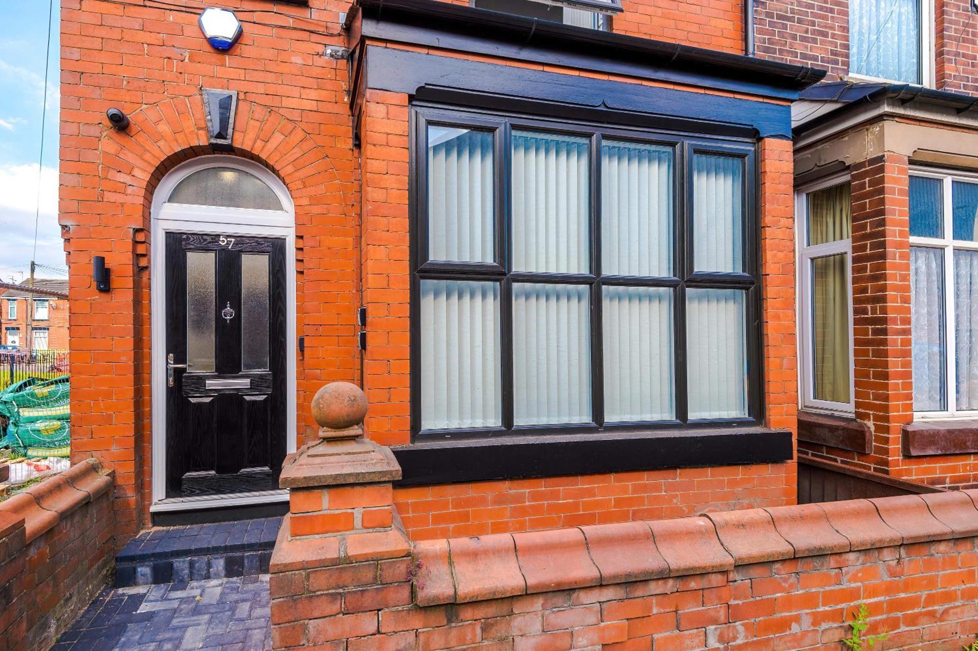 Newly Refurbished 2bedroom By The Coop Arena Apartment