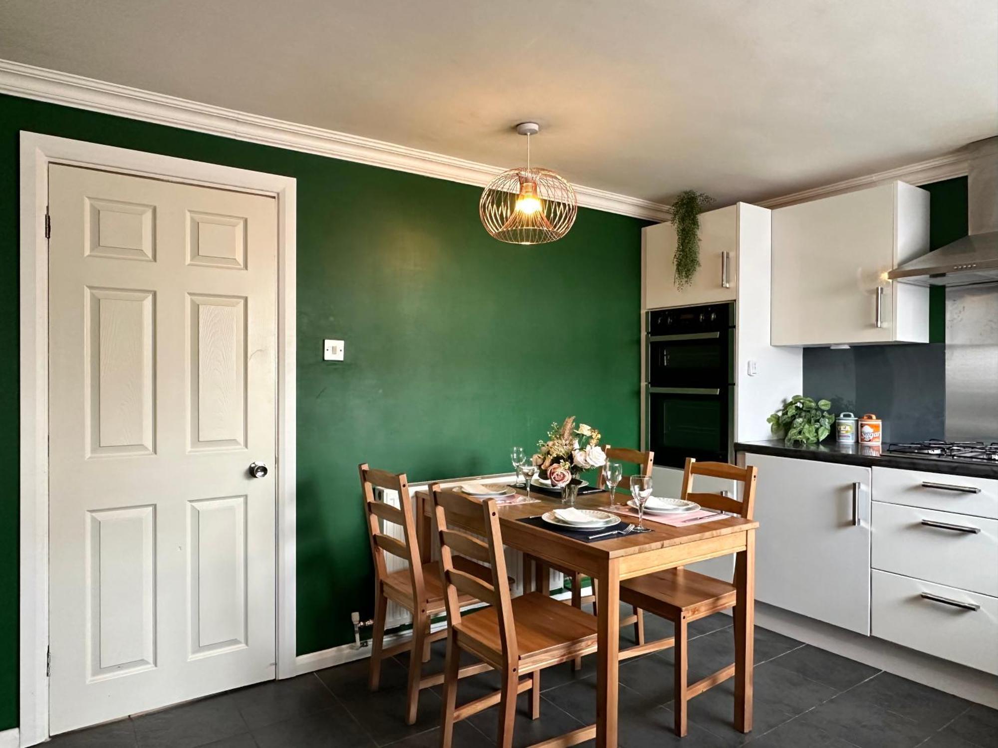 6 Guests House Old Trafford,media City,city Centre, Free Parking Holiday home Manchester