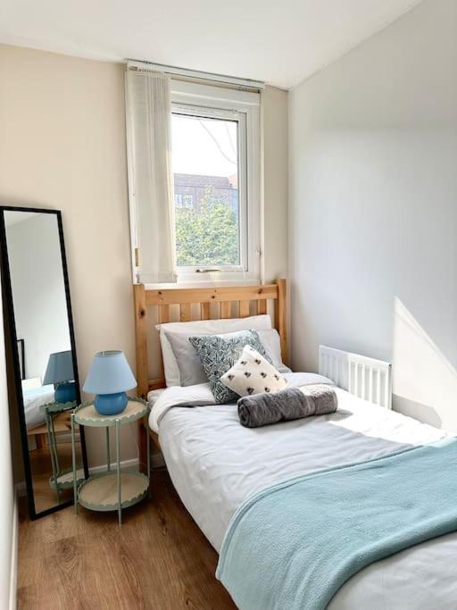 6 Guests House Old Trafford,media City,city Centre, Free Parking *