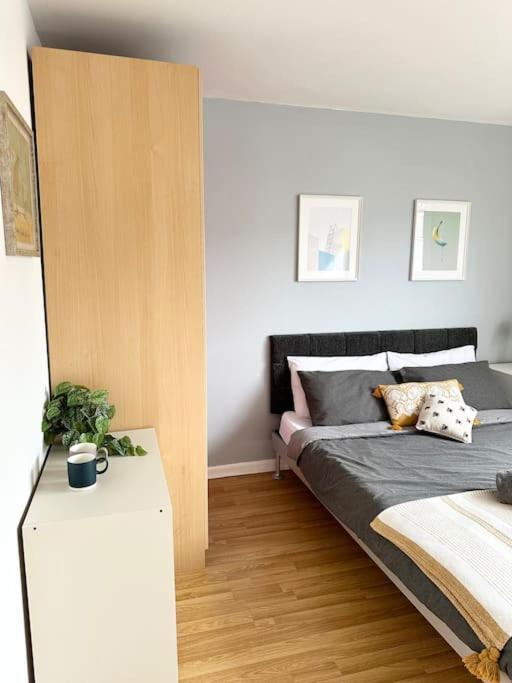 Holiday home 6 Guests House Old Trafford,media City,city Centre, Free Parking Manchester