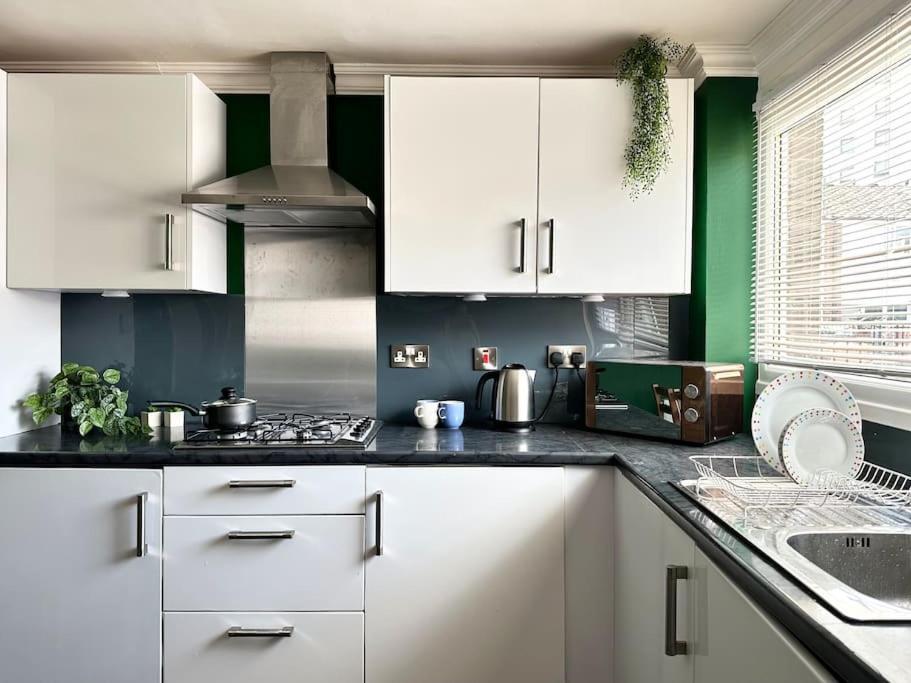 6 Guests House Old Trafford,media City,city Centre, Free Parking * Manchester