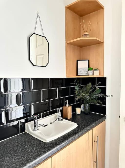Holiday home 6 Guests House Old Trafford,media City,city Centre, Free Parking Manchester