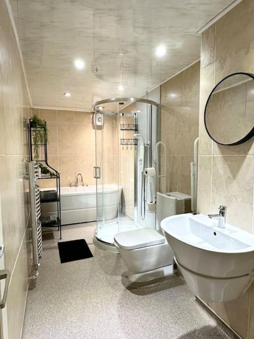 6 Guests House Old Trafford,media City,city Centre, Free Parking Holiday home *