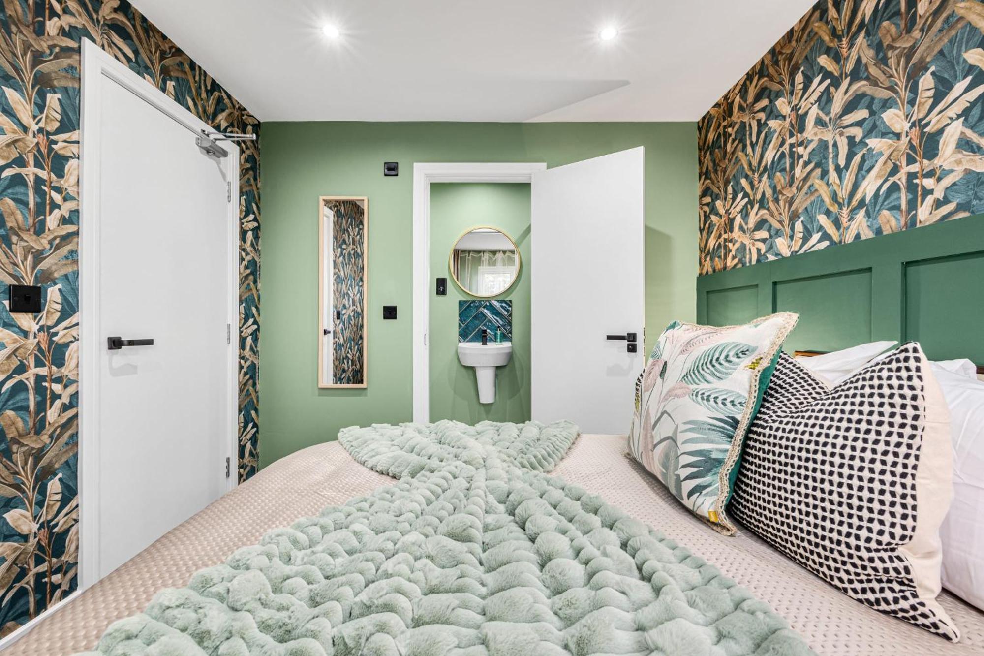 Amazonian Luxury Family Mcr Centre Etihad Free Parking Holiday home Manchester