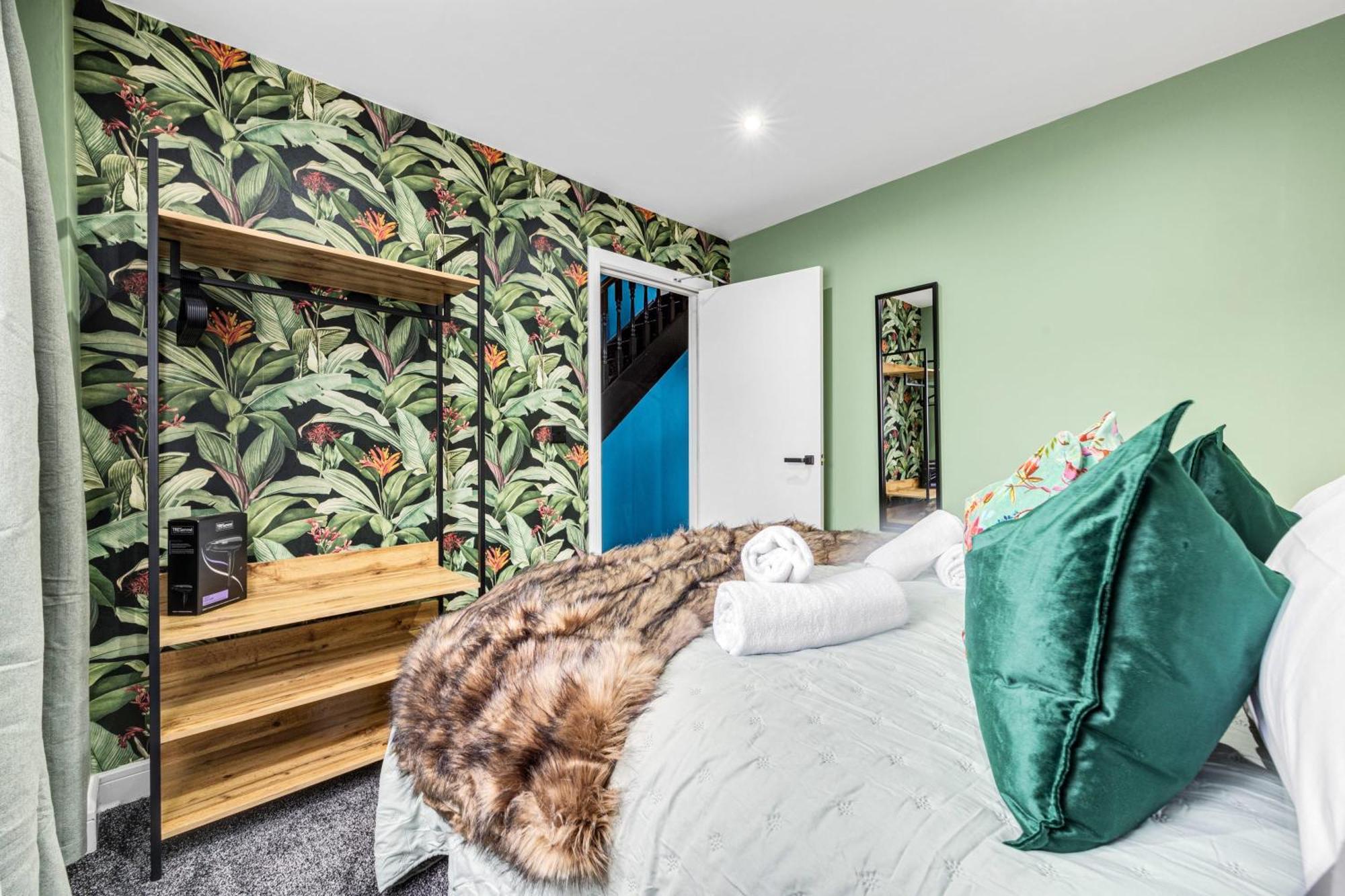 Amazonian Luxury Family Mcr Centre Etihad Free Parking Holiday home Manchester