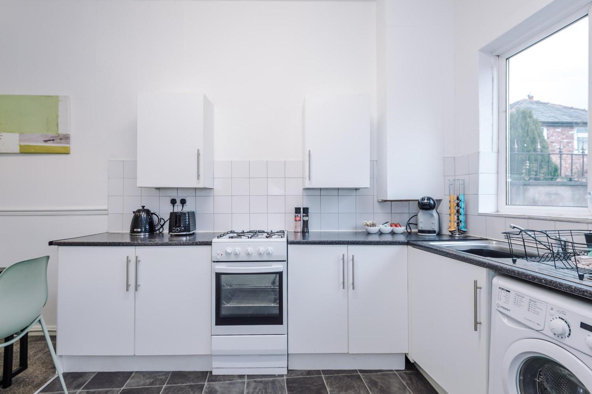 Holiday home New! Spacious House In By 53 Degrees Property, Ideal For Long Term & Business! Manchester