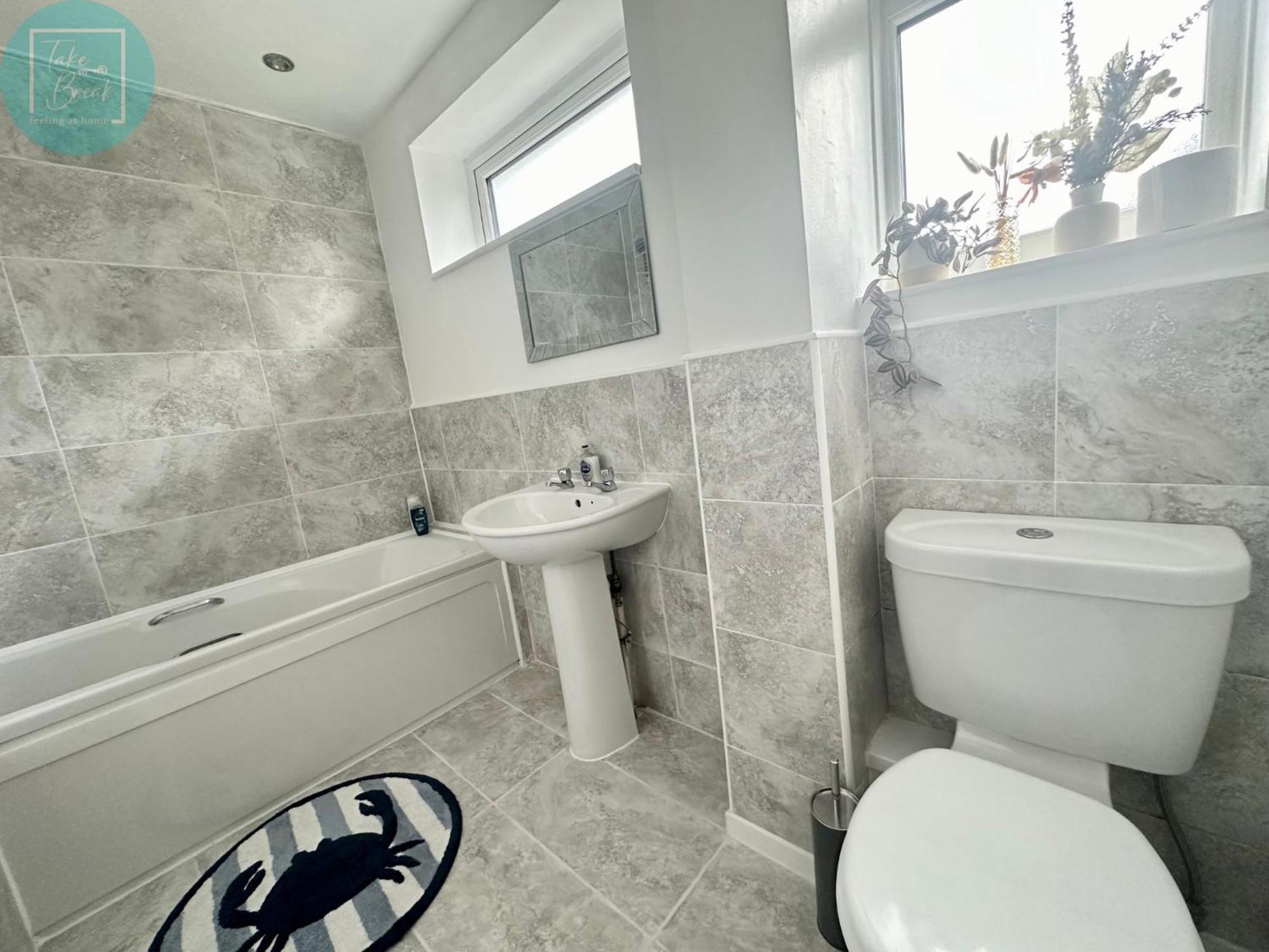 Charming 2br Swinton House -close To Center Manchester