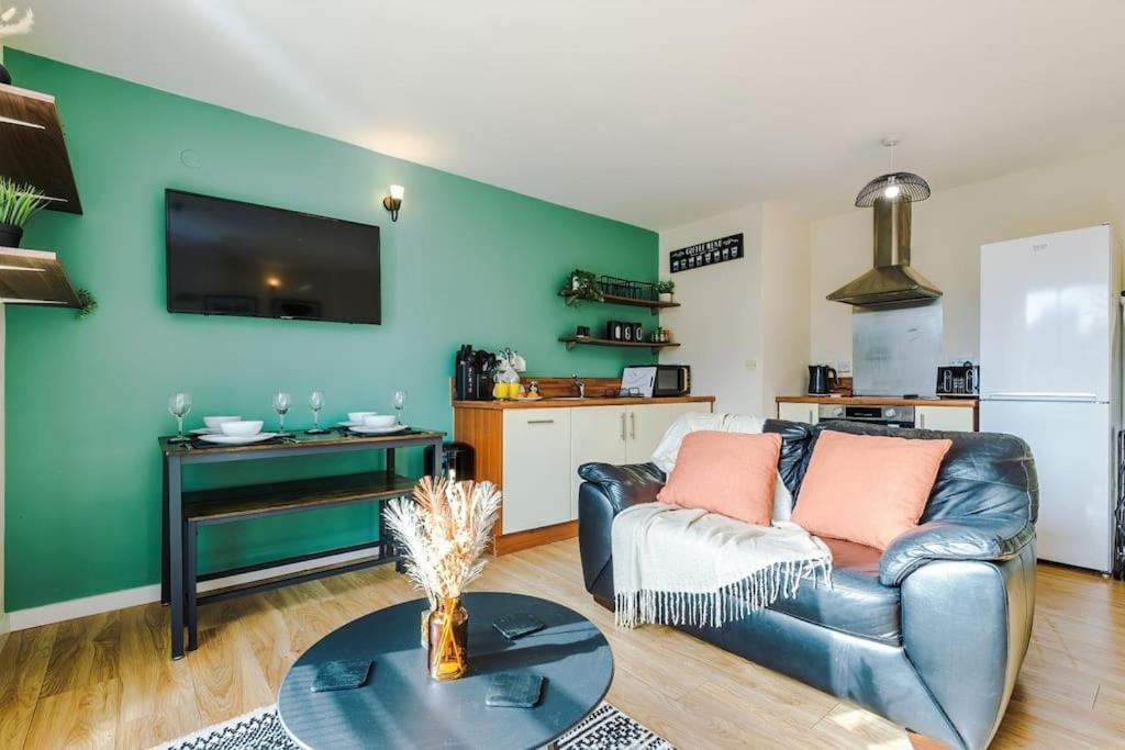Modern 2br Near Centre - Free Parking Garage * Manchester