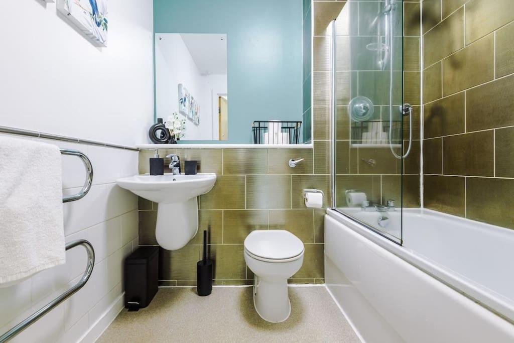 Modern 2br Near Centre - Free Parking Garage Appartement