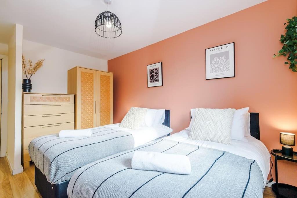 Modern 2br Near Centre - Free Parking Garage Manchester
