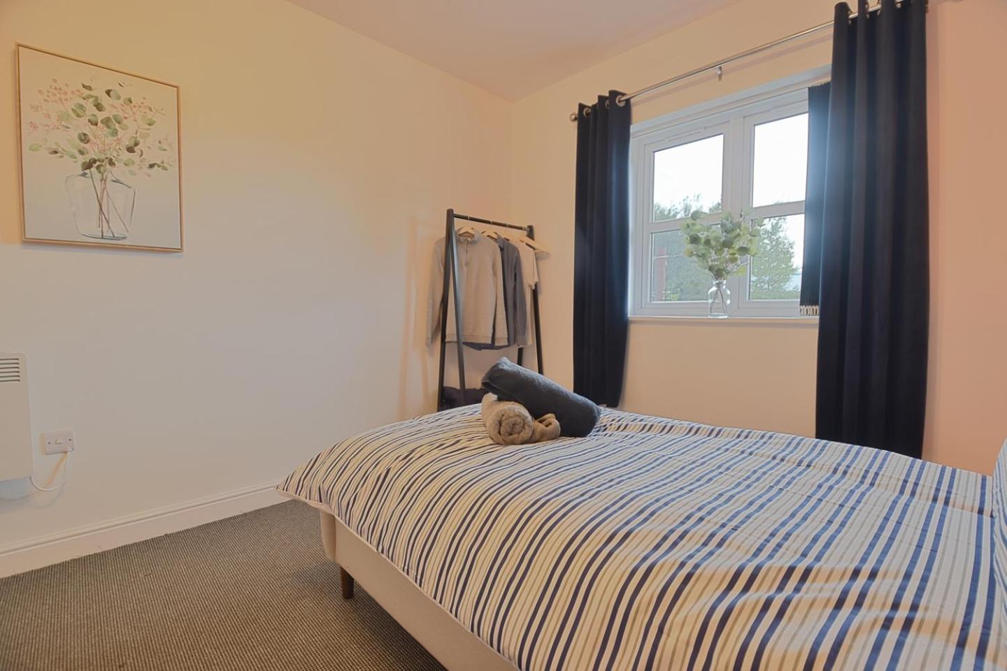 Sophisticated Two Bedroom With Parking * Manchester