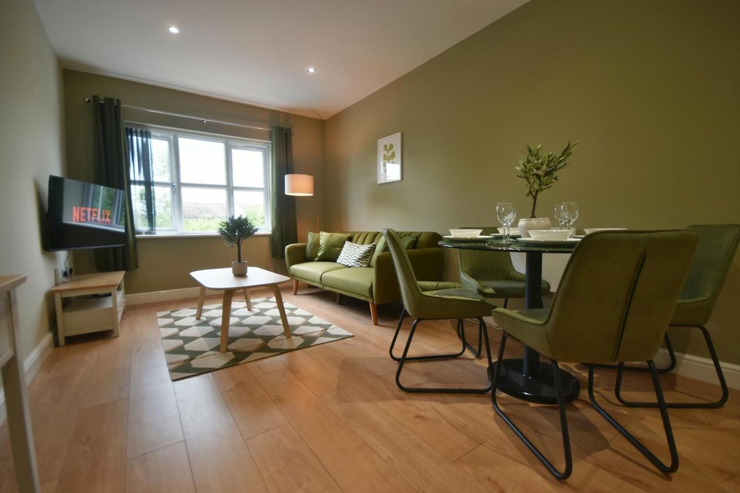 Sophisticated Two Bedroom With Parking