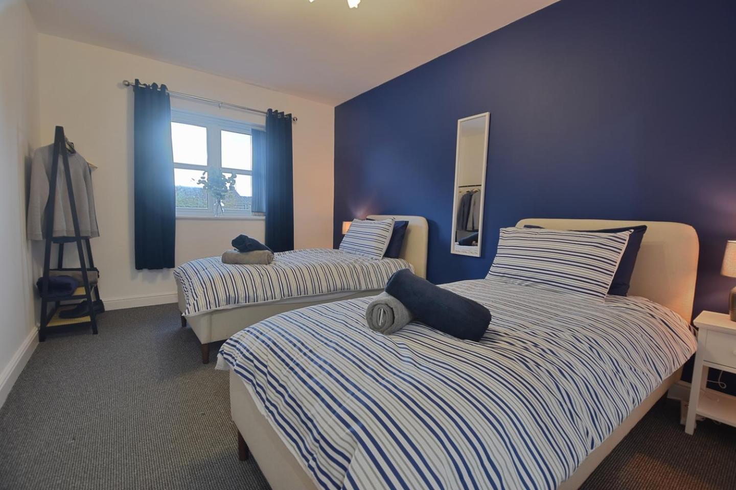 Sophisticated Two Bedroom With Parking Apartment