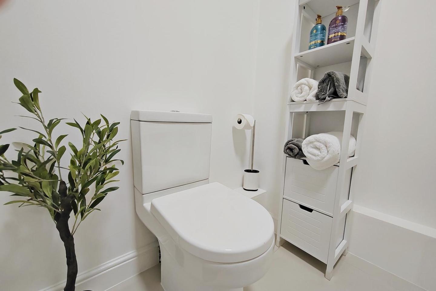 Sophisticated Two Bedroom With Parking Manchester
