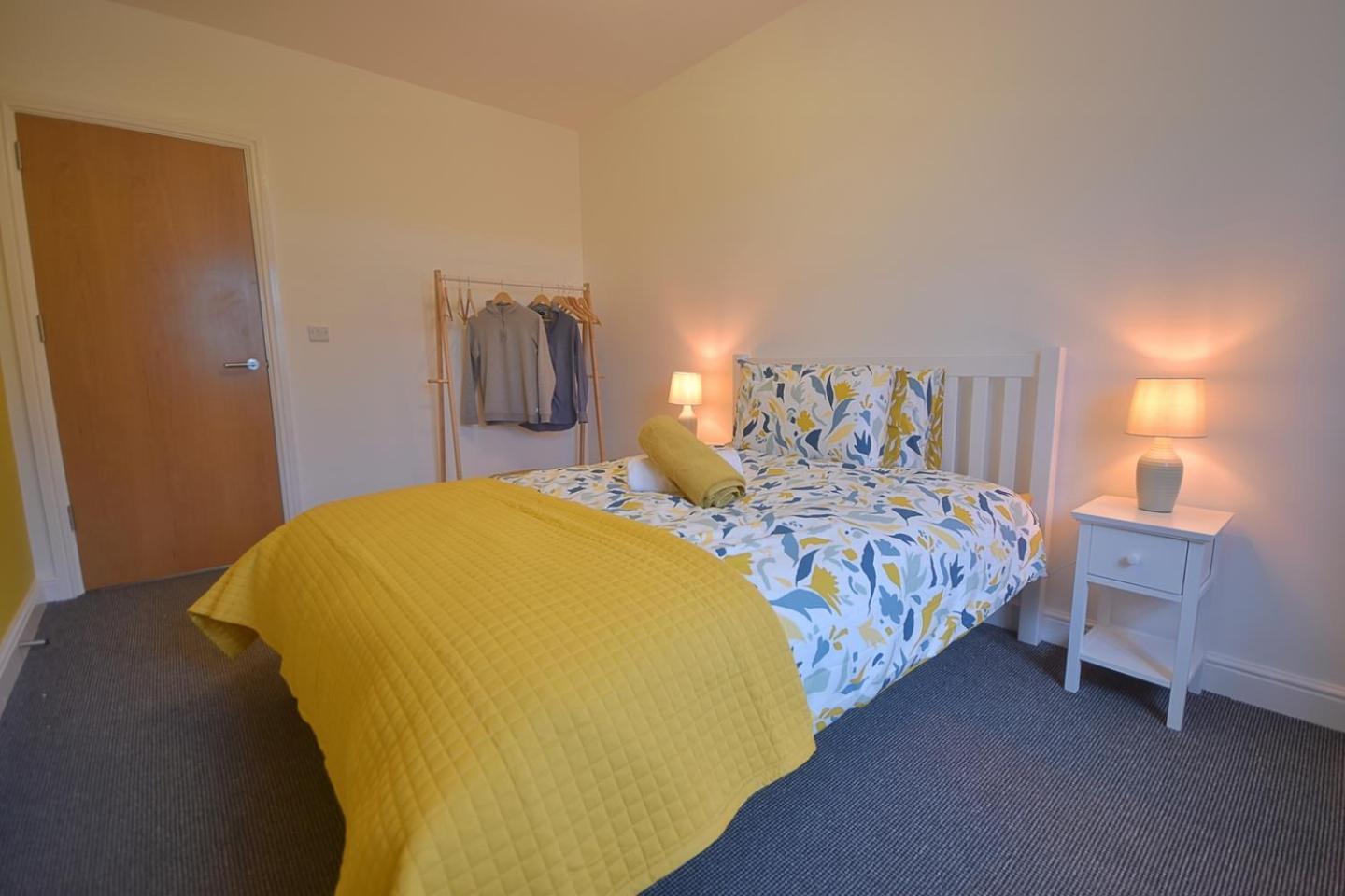 Sophisticated Two Bedroom With Parking