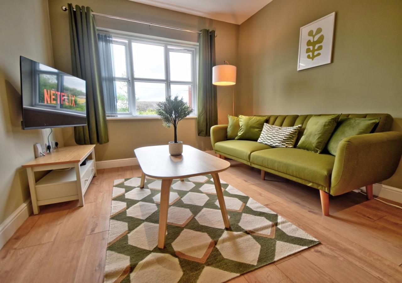 Sophisticated Two Bedroom With Parking Apartment
