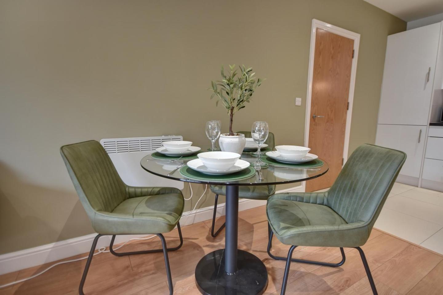 Sophisticated Two Bedroom With Parking Apartment