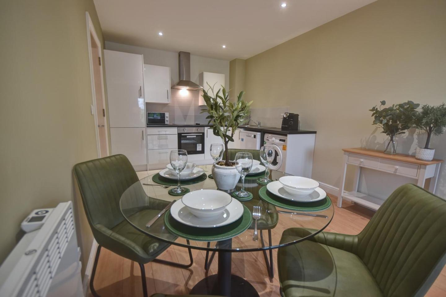 Sophisticated Two Bedroom With Parking Apartment