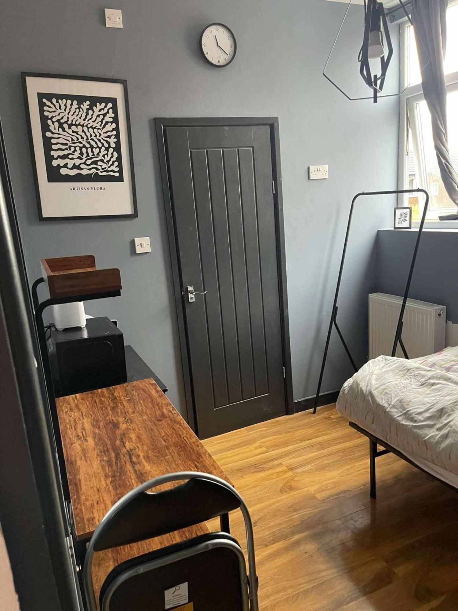 Guest house Single With Private Bathroom *