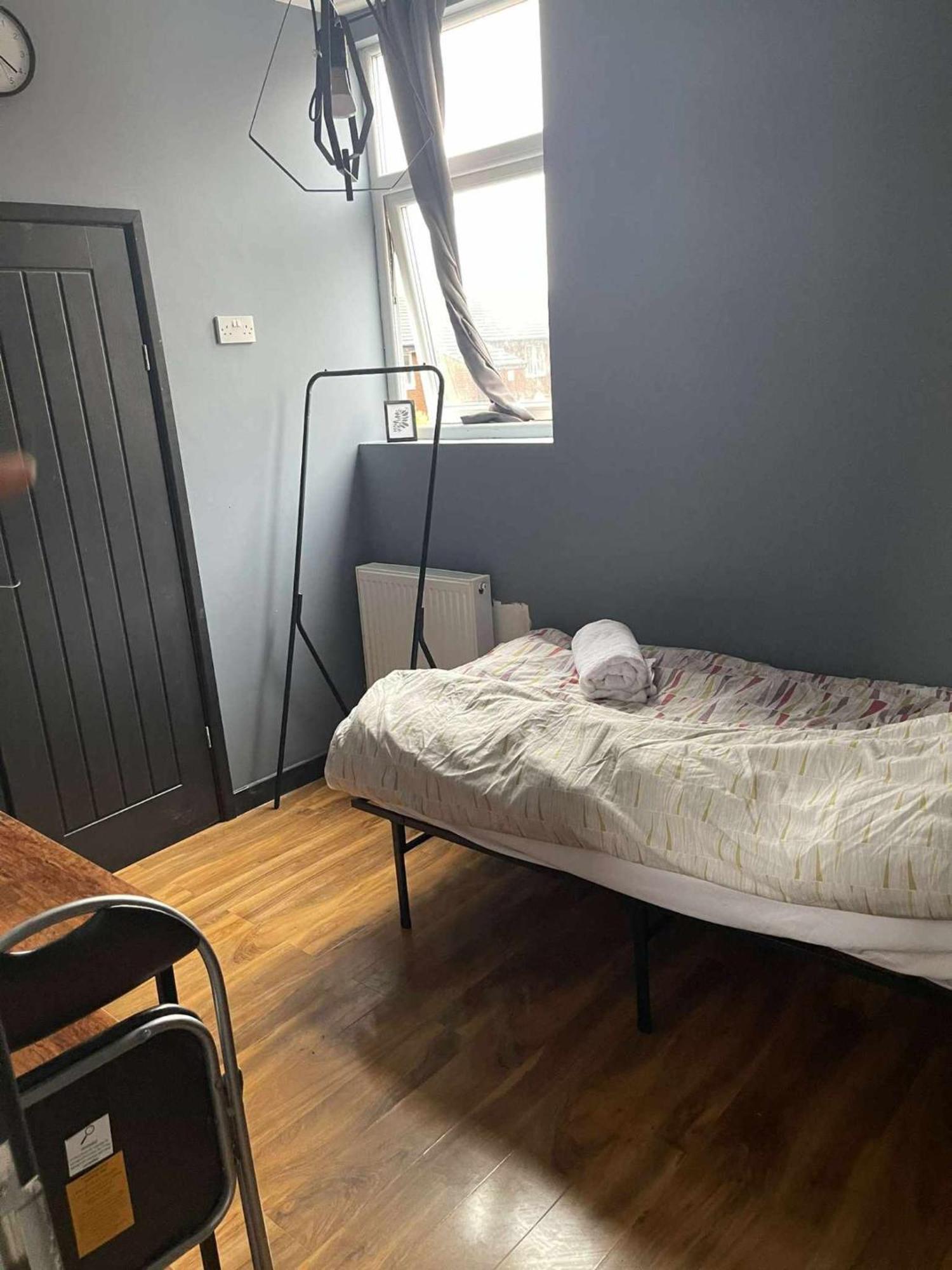 Guest house Single With Private Bathroom Manchester
