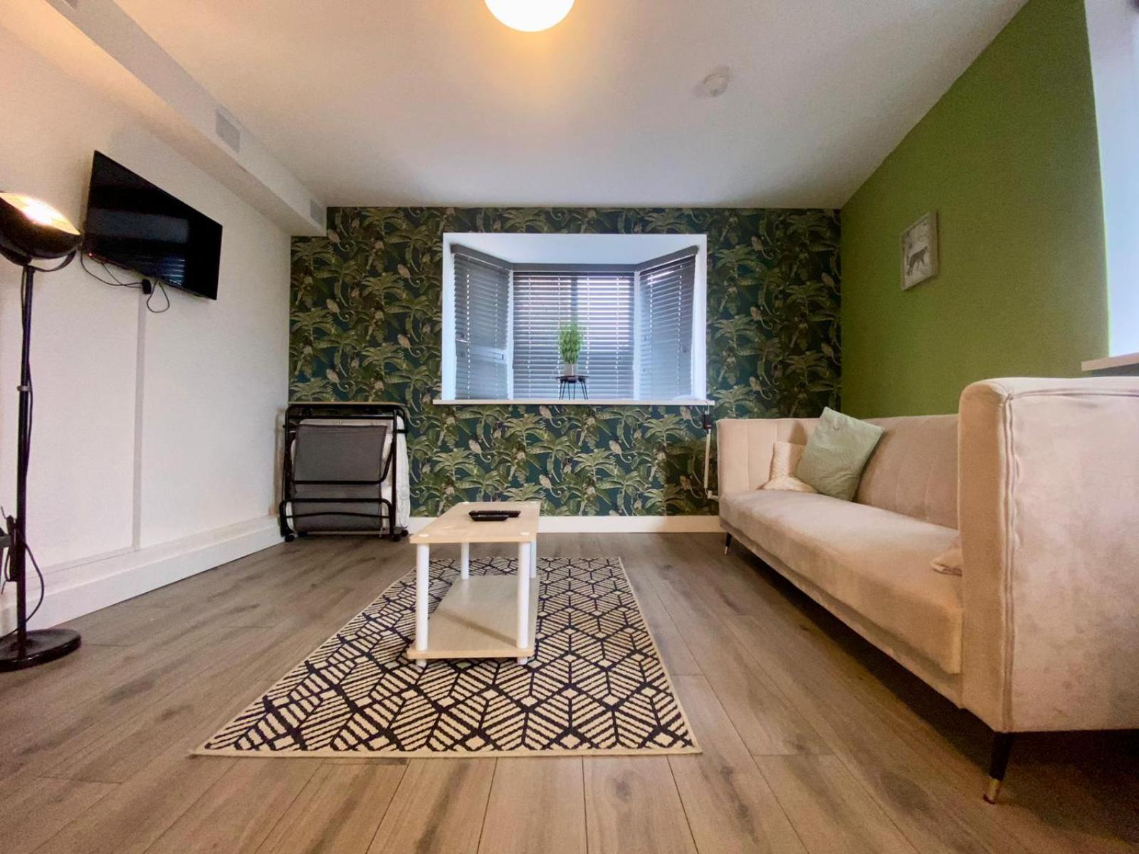1 Apartment *