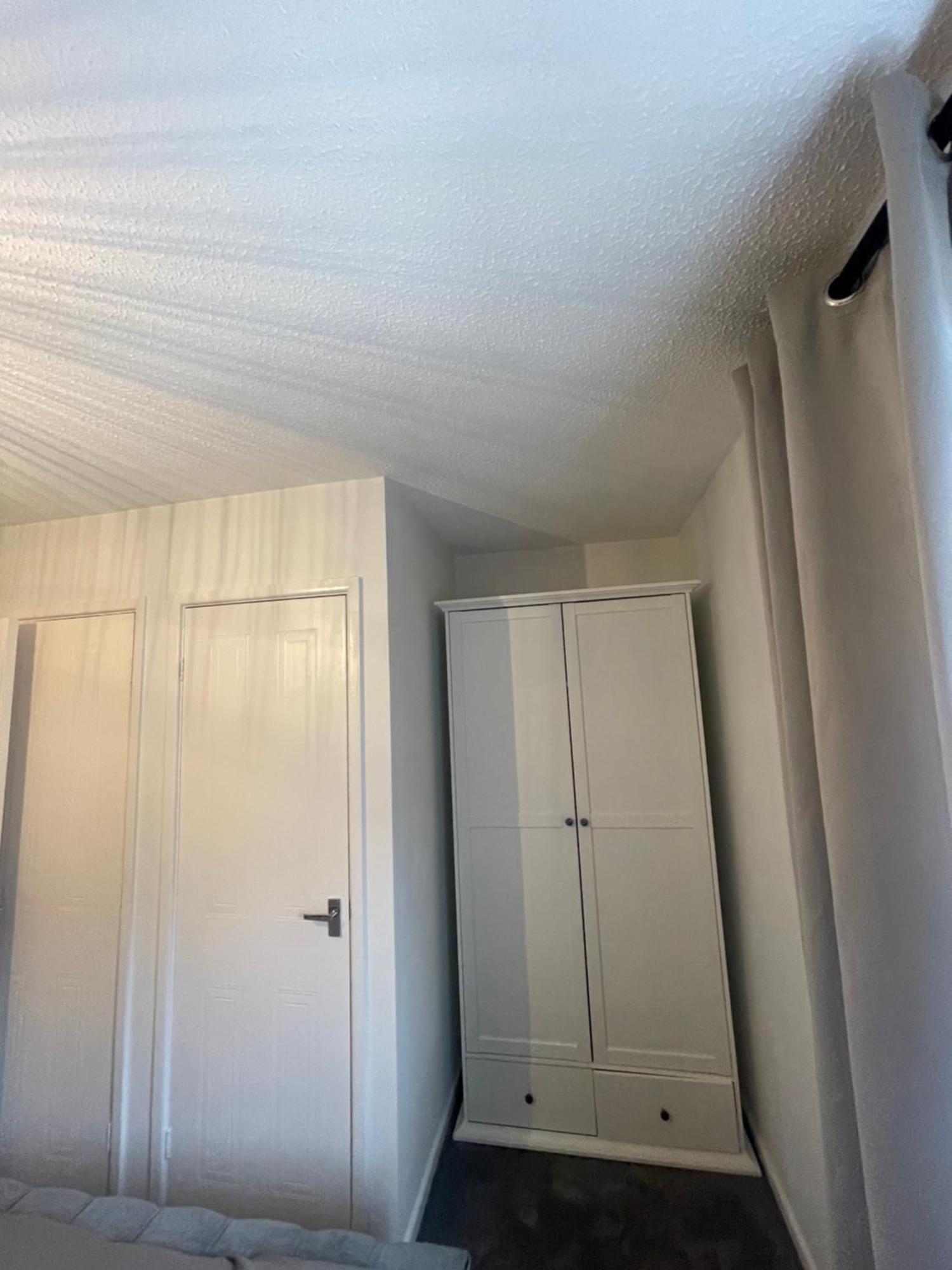 Appartement Entire Two Bed House With Gated Off Street Parking