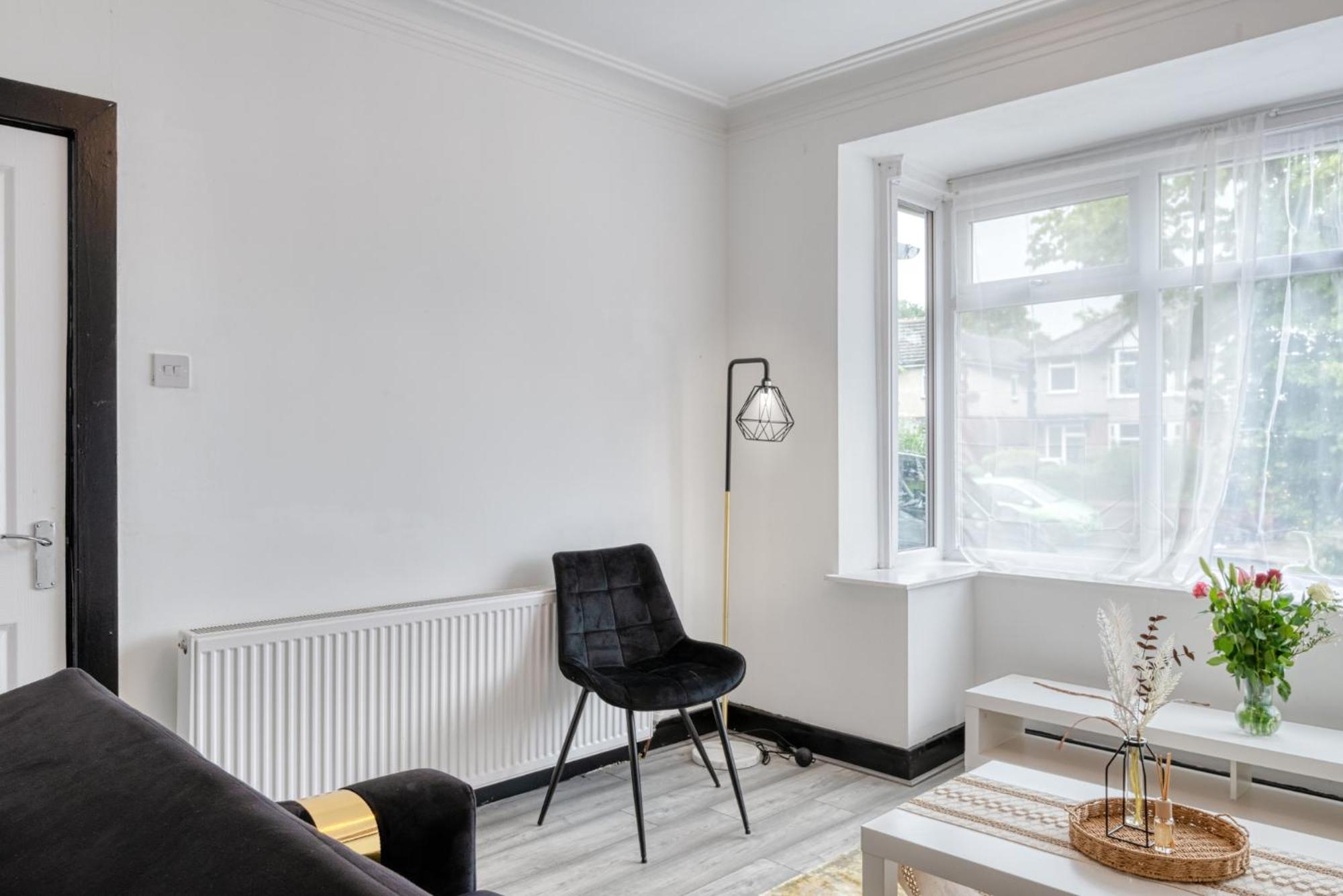 Full House, Massage Mattresses, Sleeps 6 Guests, Free Wifi, Free Parking, Free Netflix, Smart Tv * Manchester