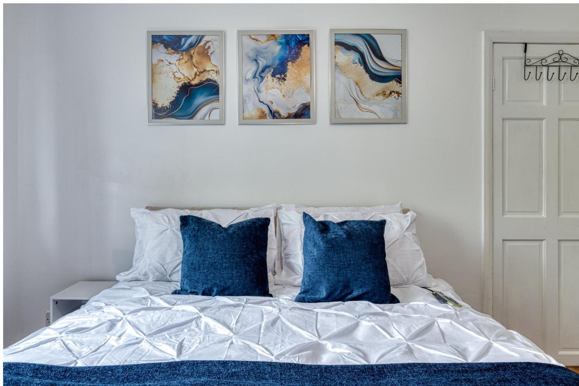 Full House, Massage Mattresses, Sleeps 6 Guests, Free Wifi, Free Parking, Free Netflix, Smart Tv