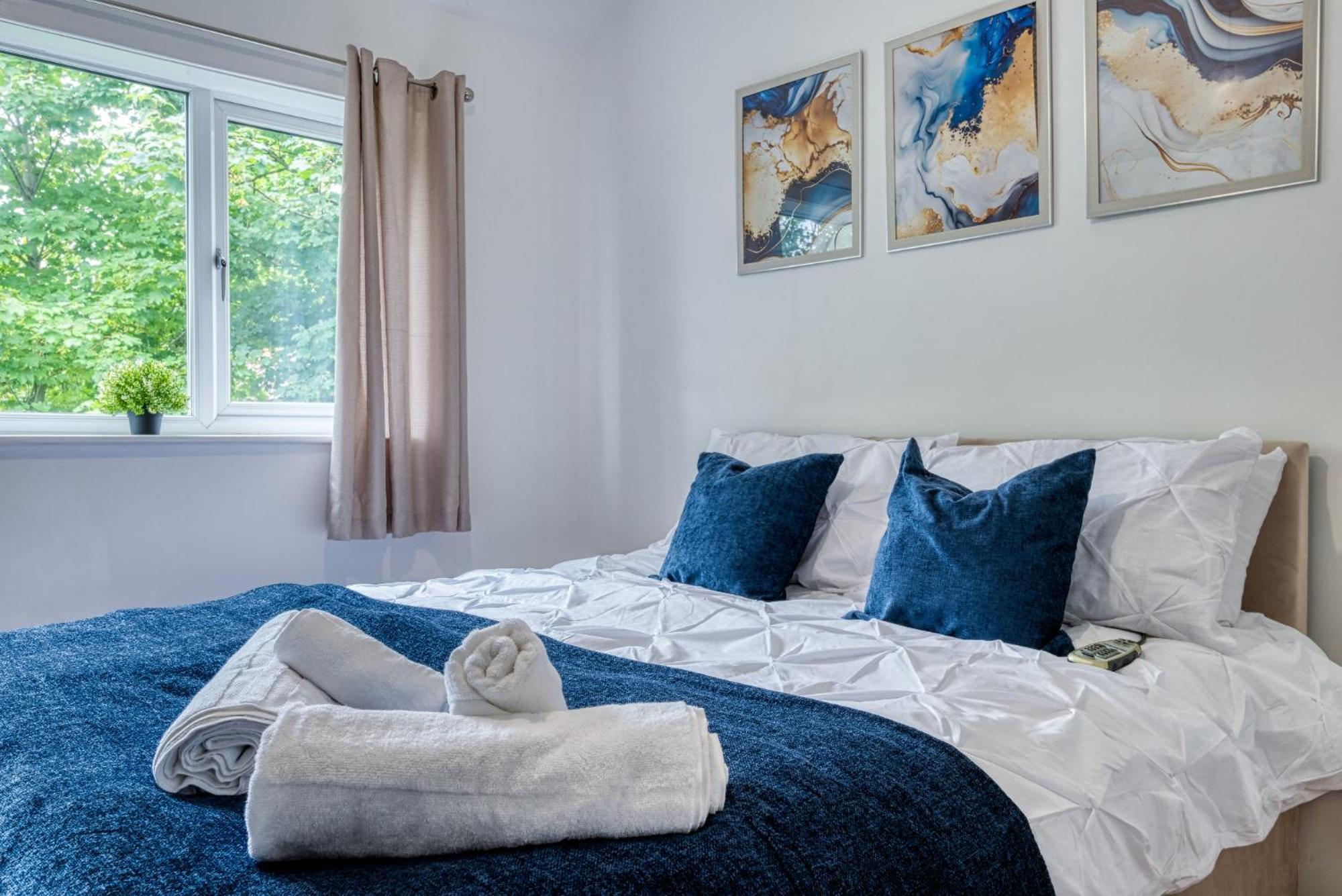 Holiday home Full House, Massage Mattresses, Sleeps 6 Guests, Free Wifi, Free Parking, Free Netflix, Smart Tv