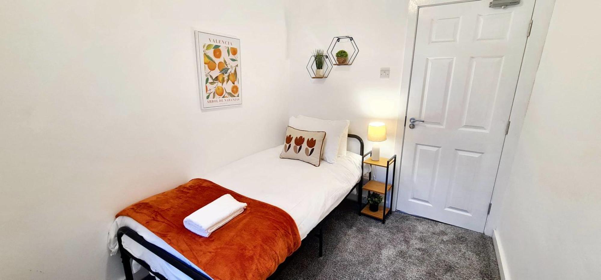 Bright & Comfy 4-bedroom House 10 Mins To By Rest&recharge Manchester