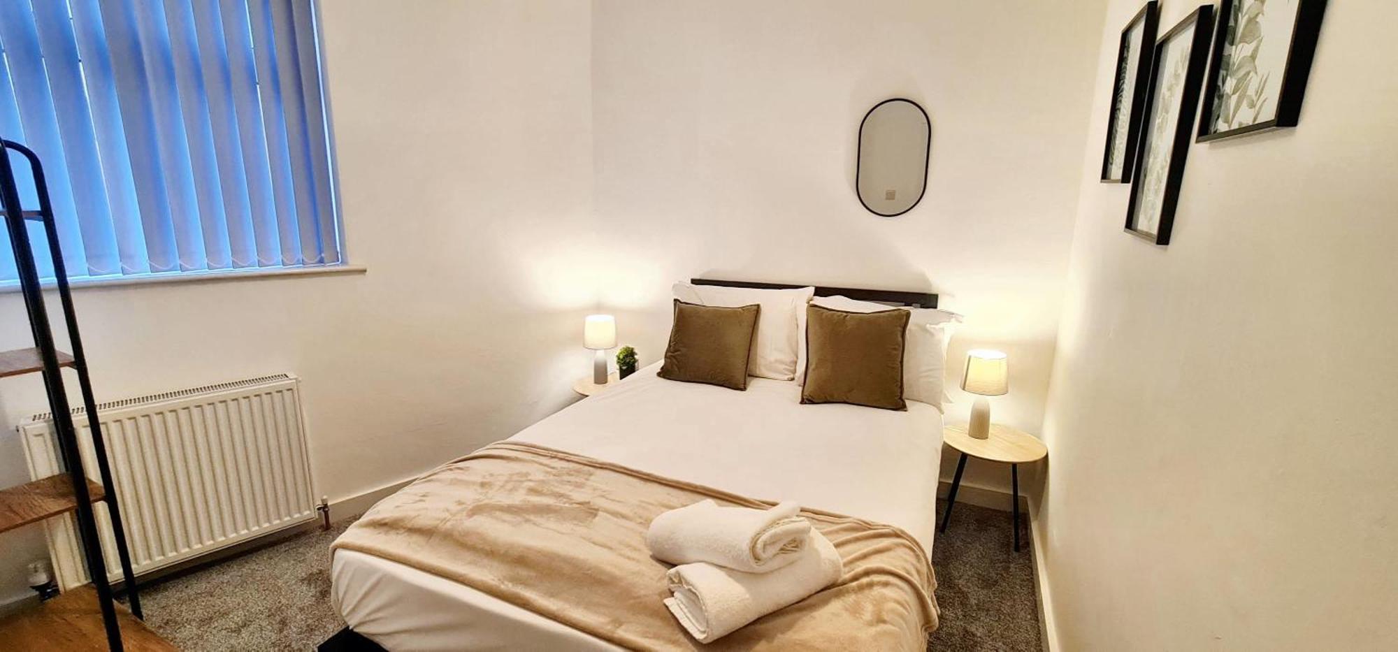 Bright & Comfy 4-bedroom House 10 Mins To By Rest&recharge * Manchester