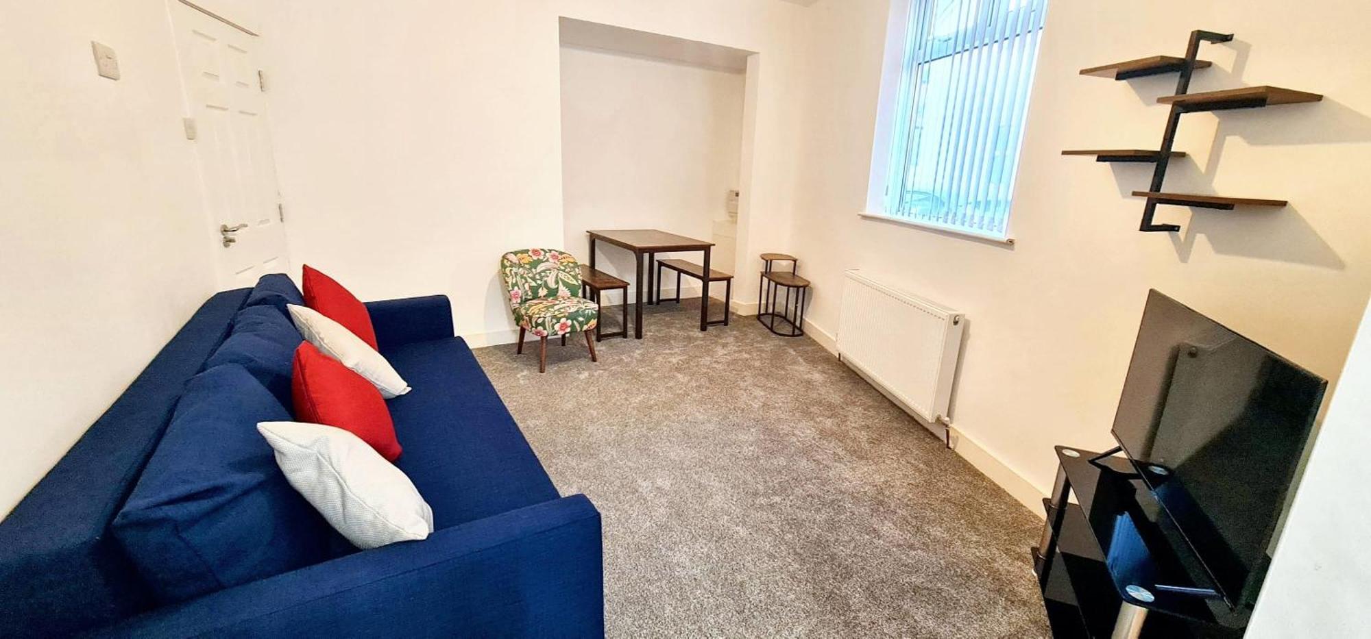 Holiday home Bright & Comfy 4-bedroom House 10 Mins To By Rest&recharge Manchester