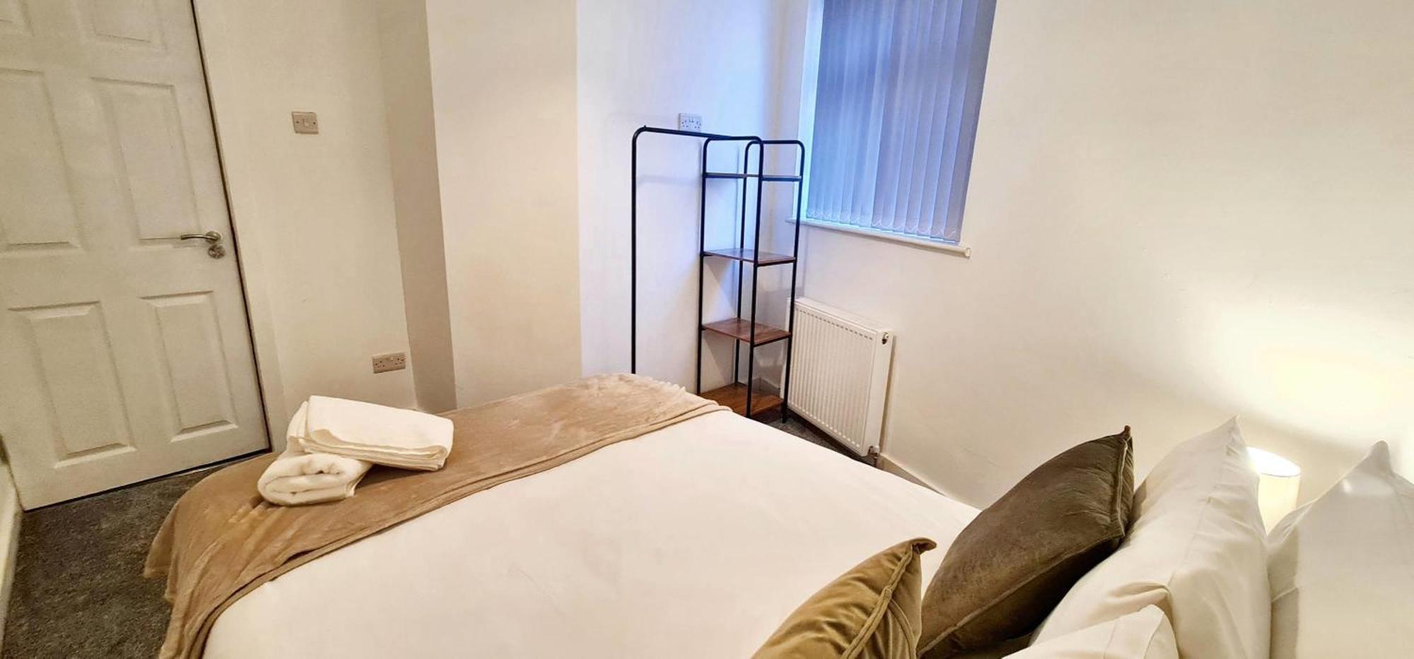 Bright & Comfy 4-bedroom House 10 Mins To By Rest&recharge Manchester