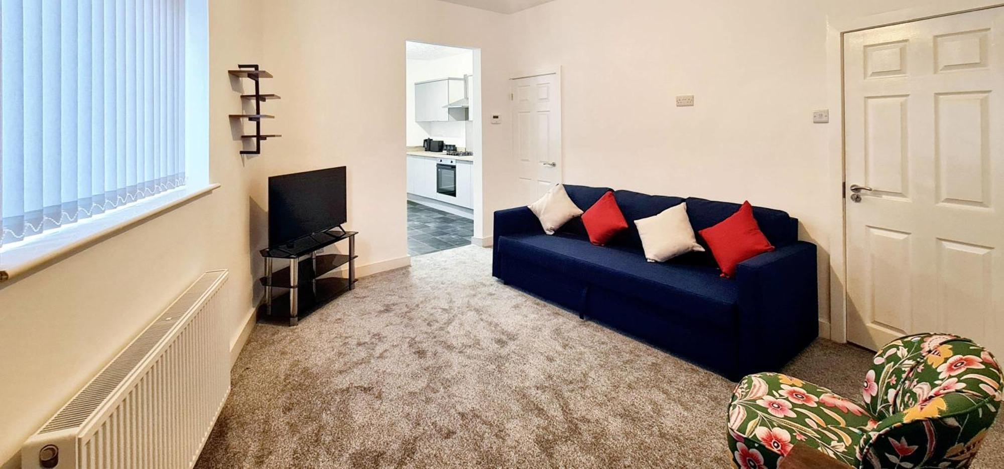 Bright & Comfy 4-bedroom House 10 Mins To By Rest&recharge *