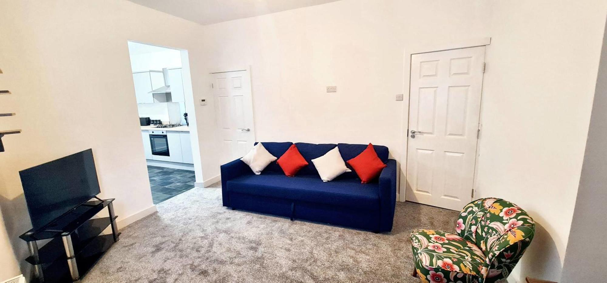 Holiday home Bright & Comfy 4-bedroom House 10 Mins To By Rest&recharge