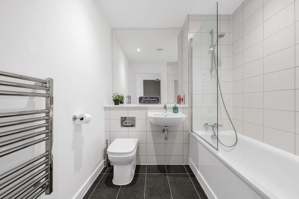 Modern Central Old Trafford Apartment *