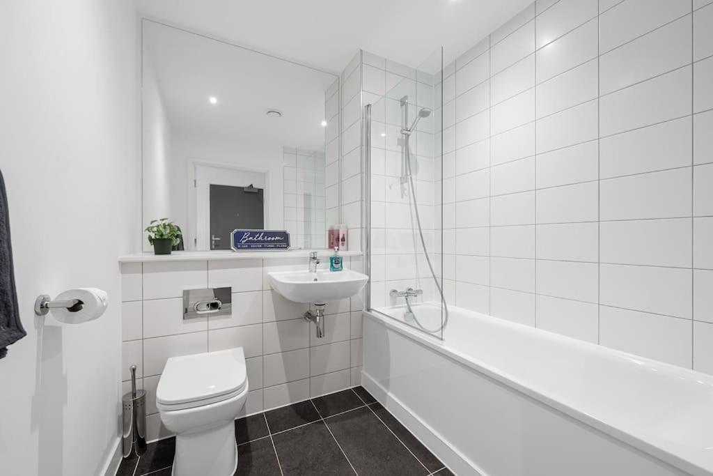 Modern Central Old Trafford Apartment Manchester
