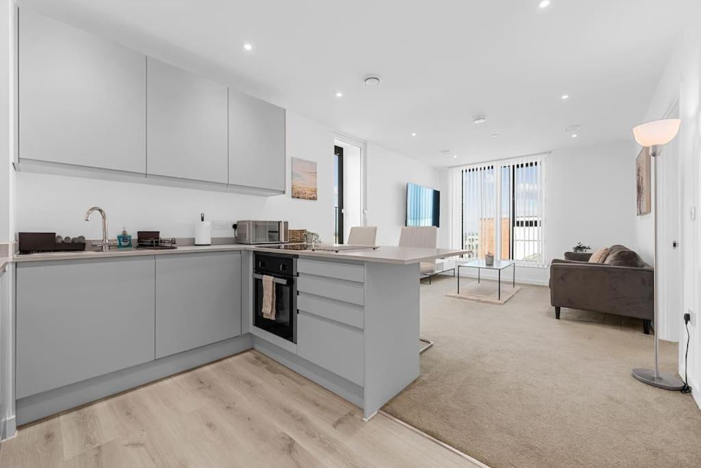 Modern Central Old Trafford Apartment