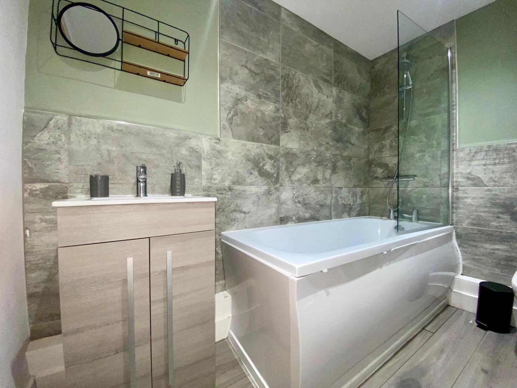 Apartment 3 *